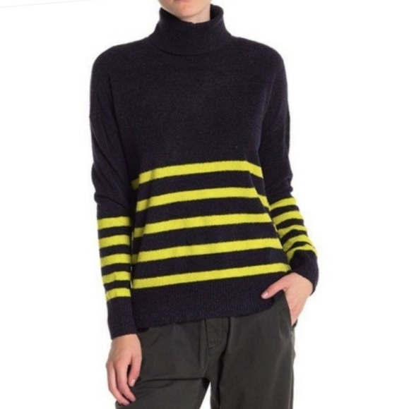 Vince Camuto Sweaters - Vince Camuto turtleneck